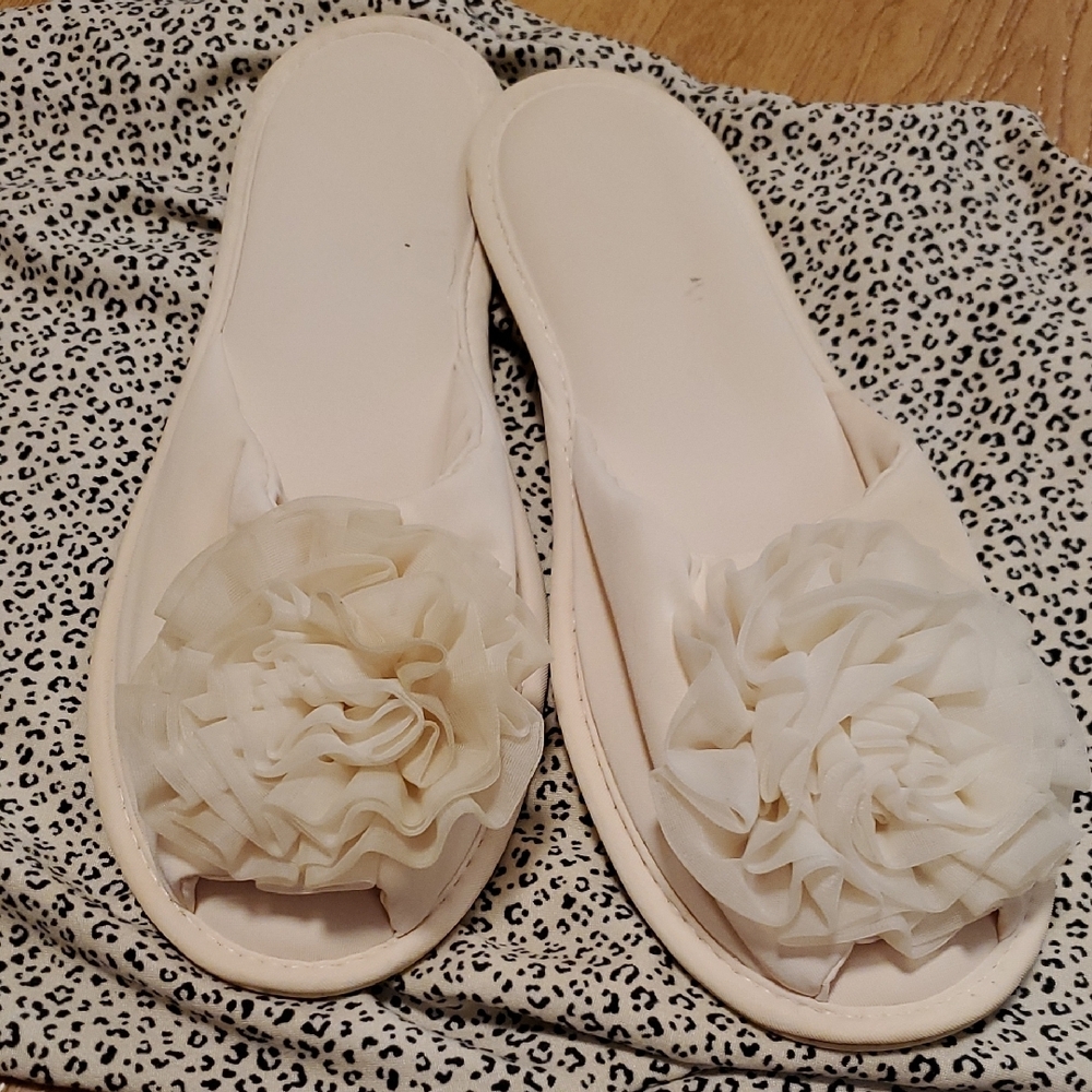 Elegant White Floral Women's Slippers
